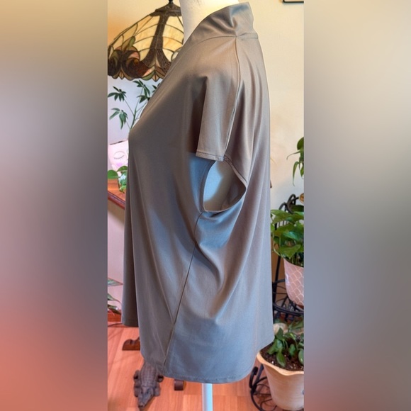 Buffalo David Bitton Gray Short Cap Sleeve Blouse Vneck Size Large - Picture 3 of 12